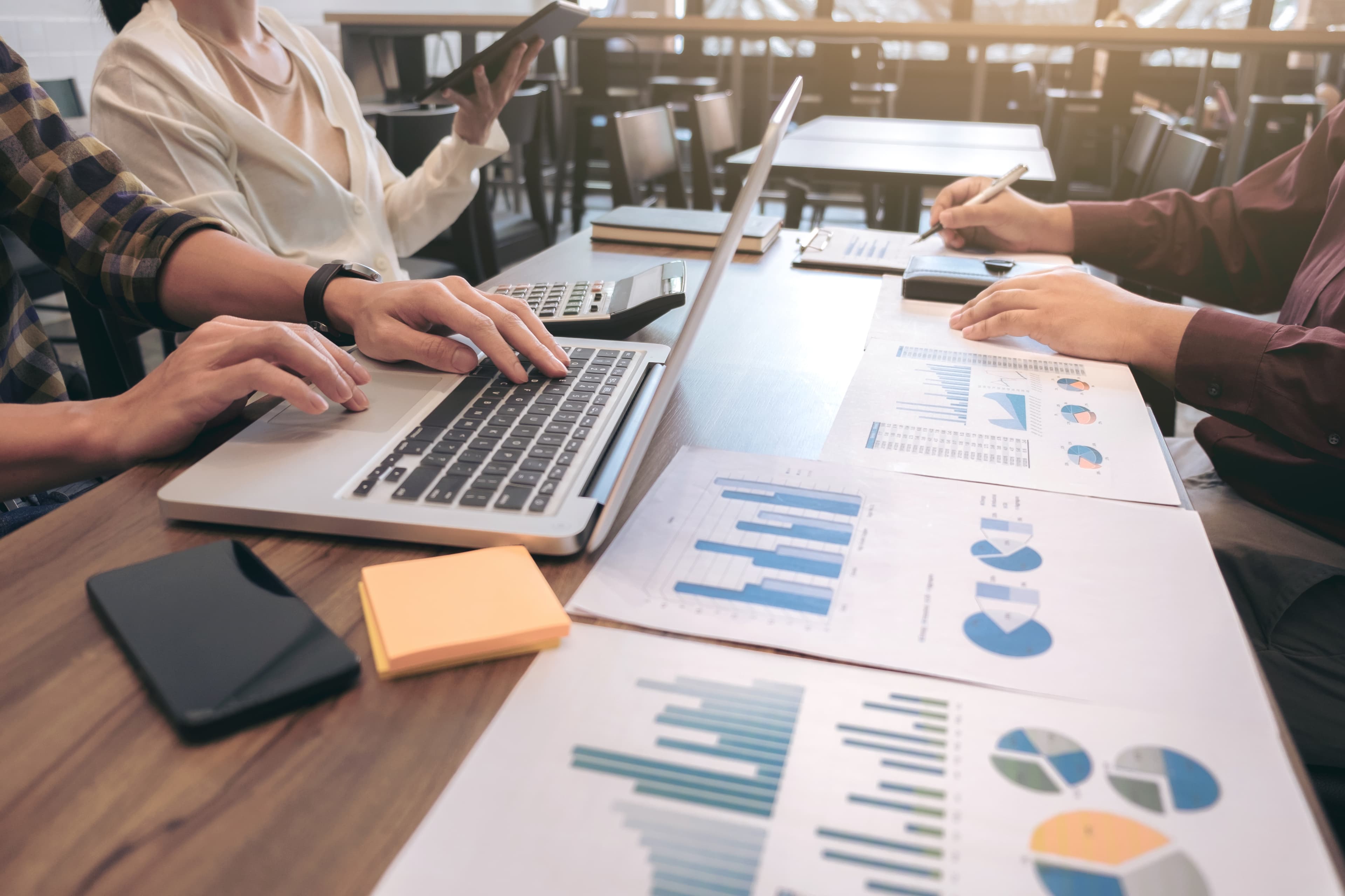 menggunakan-data-analytics-untuk-meningkatkan-kinerja-media-outdoor